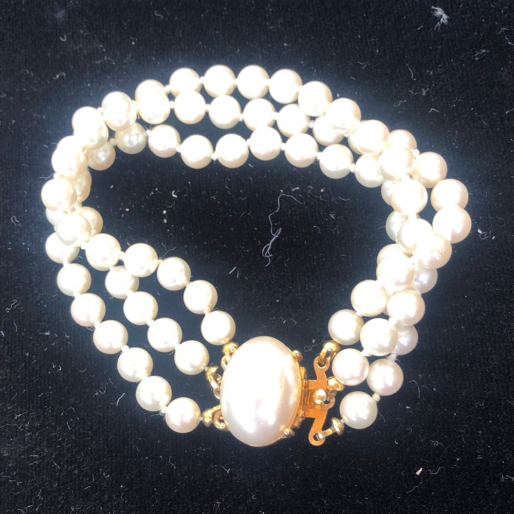 Classic Ivory Faux Pearl Bracelet with Gold Tone Clasp - Women Jewelry - Picture 2 of 3